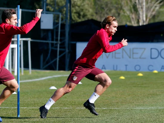 Griezmann probando prototipos de Puma Blogs Futbol Emotion